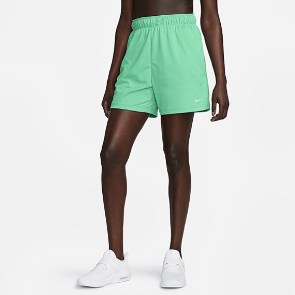 Nike Attack Women's Dri-FIT Fitness Mid-Rise 5" Unlined Shorts L